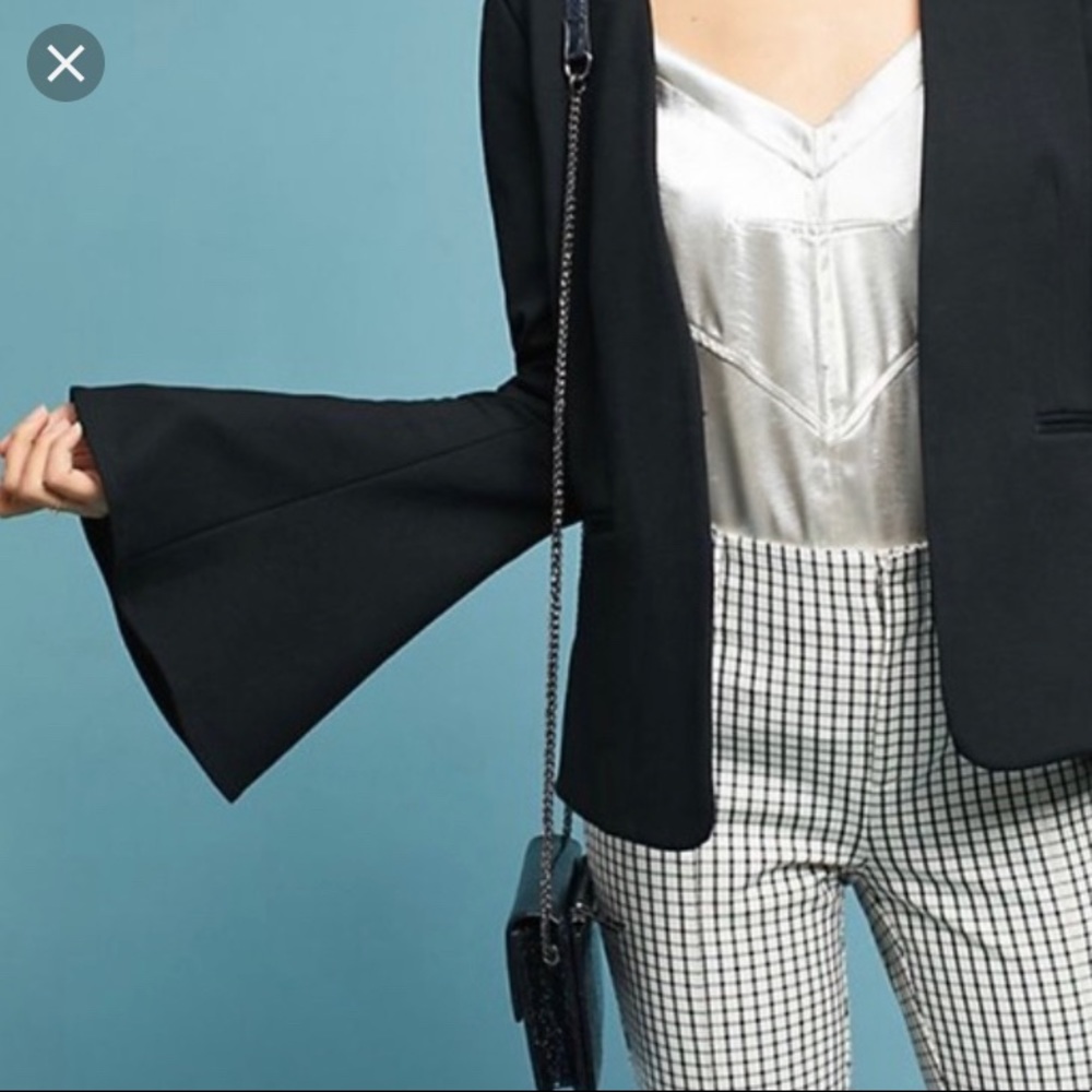 Cartonnier Bell Sleeve Blazer